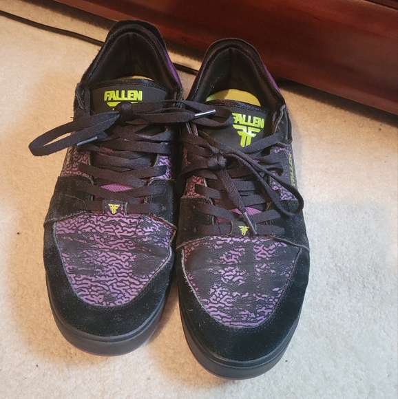 Zumiez Other - Fallen shoes